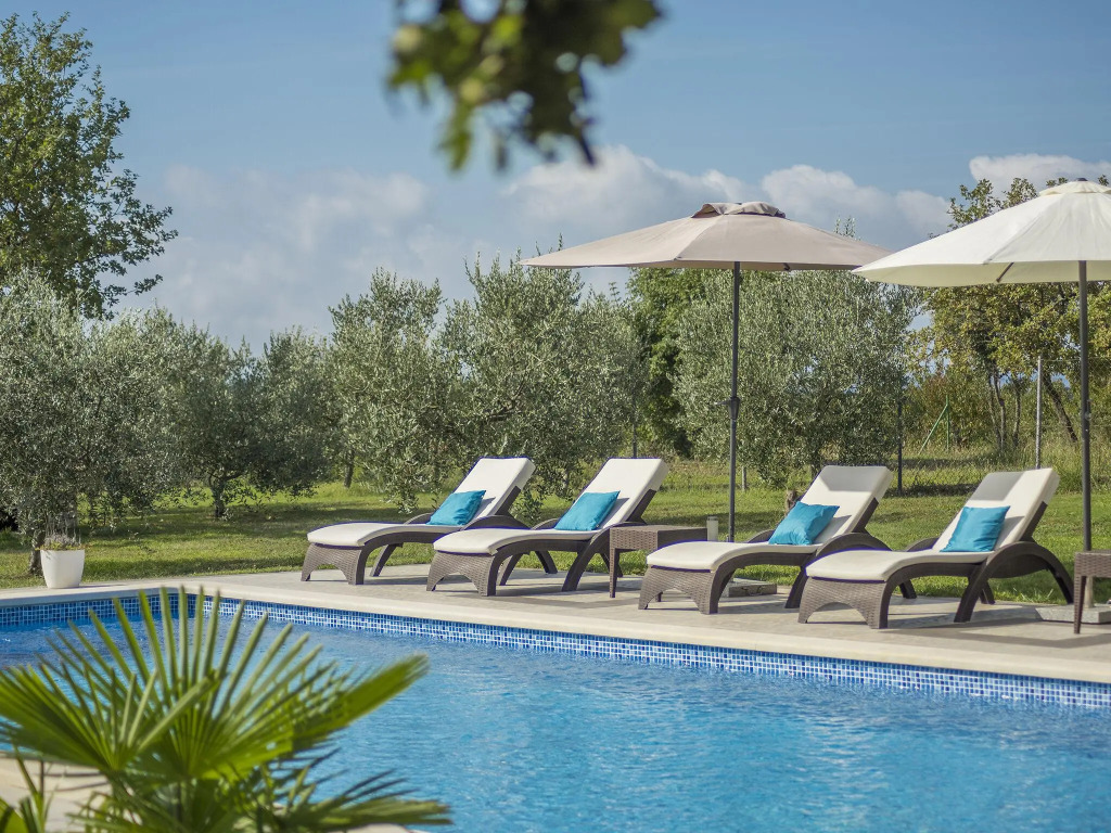 Holiday House with pool, garden, playground and BBQ - surrounded by nature