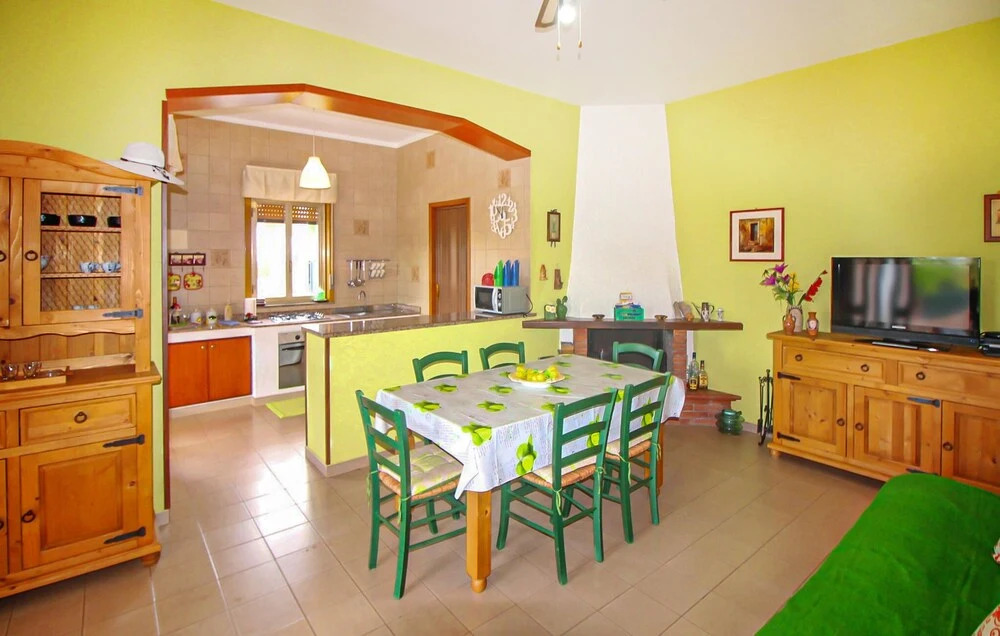 2 Bedroom Stunning Home In Siracusa