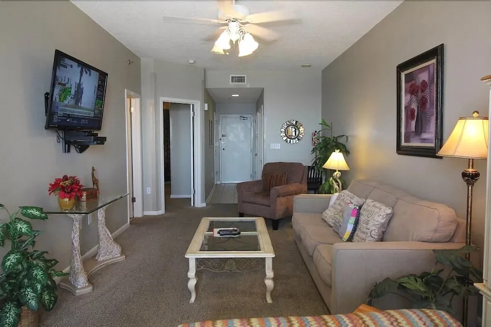 Phoenix VII 1407 1 Bedroom 1 Bathroom Condo