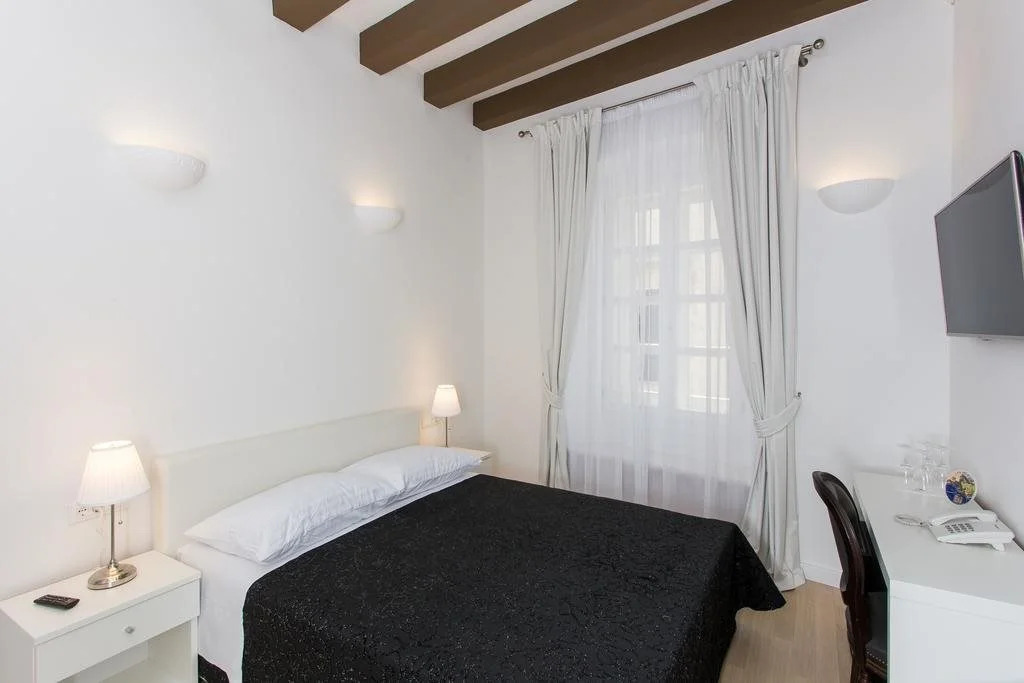 Klarisa Palace Rooms