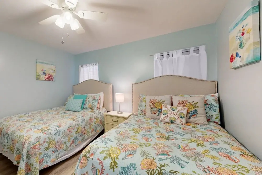 Oceanfront Corner Condo With Sunrise-view Balcony, Pool & 1-minute Walk to Beach