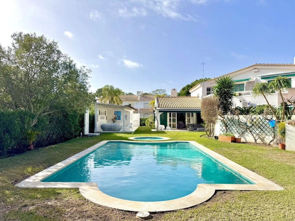 Vilamoura Amazing Villa by Homing