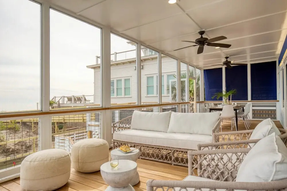 Ocean's Eye by Avantstay Beach Front Home w/ Roof Top, Pool & Putting Green!