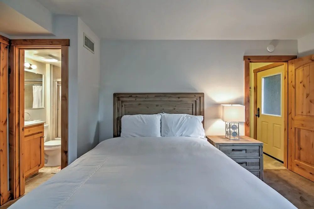 Northstar Resort Shuttle Access: Truckee Condo