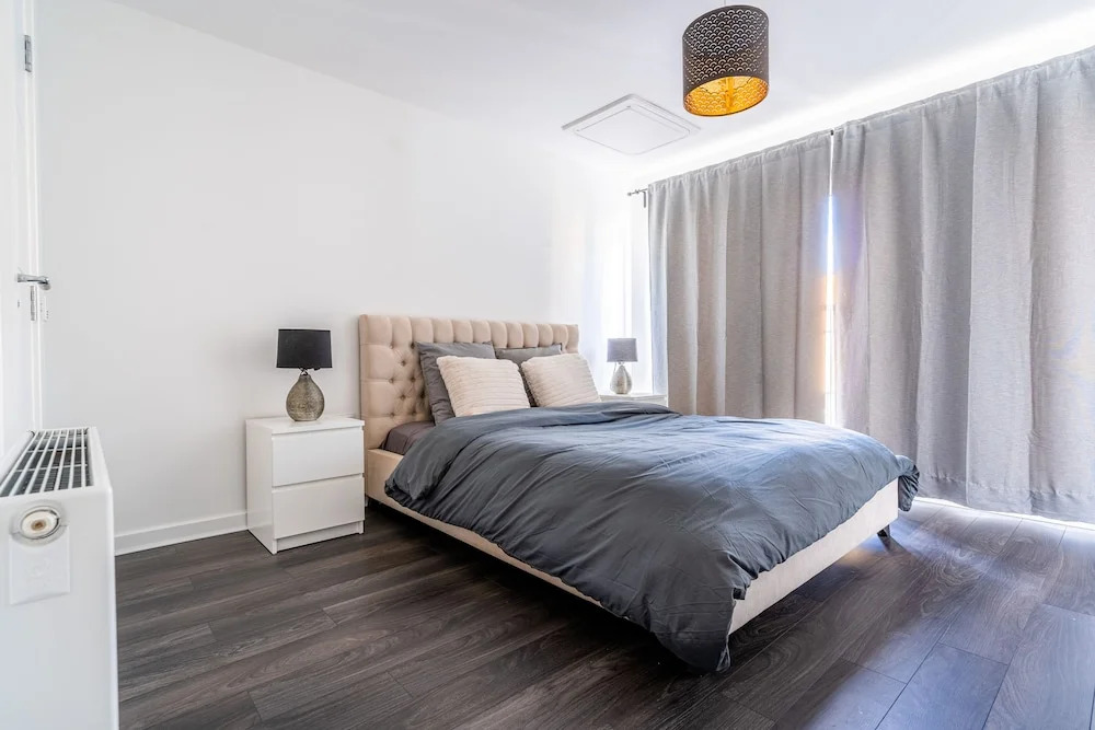 Charming 3-bed House in Glasgow With Free Parking