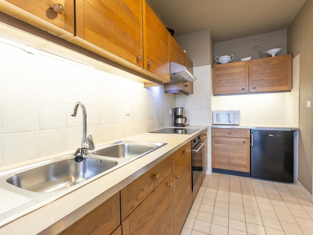 Cozy 1-Bedroom Apartment with Sea View