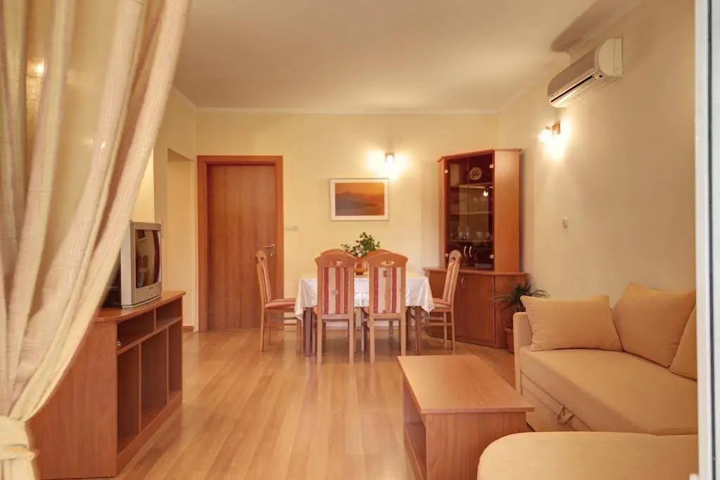 Apartment Leona