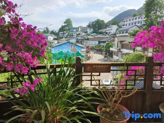Tenglong Buyi Chinese Inn (Longgong Scenic Area)