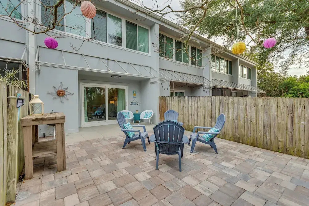 Gulf Breeze Escape w/ Patio + Community Pool!