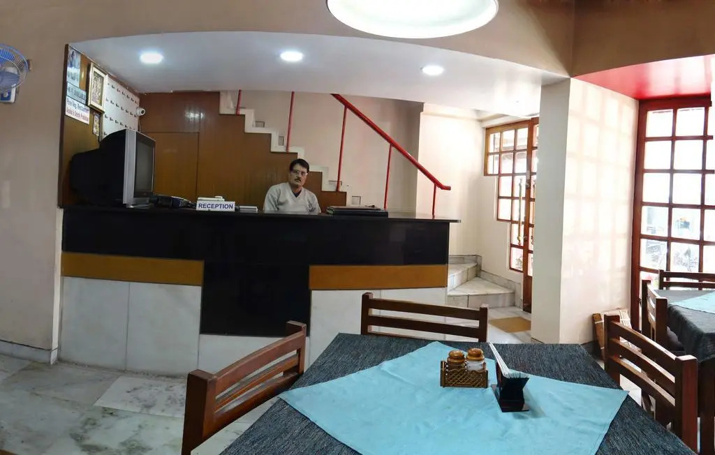 Gaurav Hotel