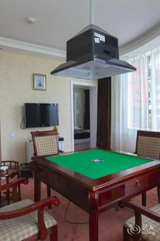 Roman Holiday Hotel (Wuhan Xibei Lake)