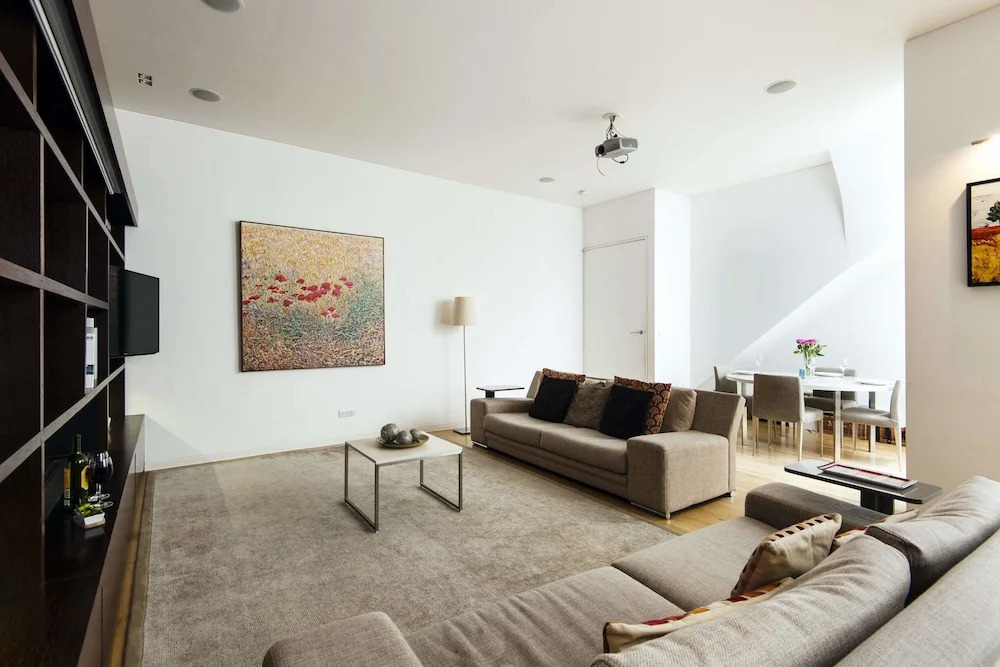 The Gloucester Mews Gem - RMA2
