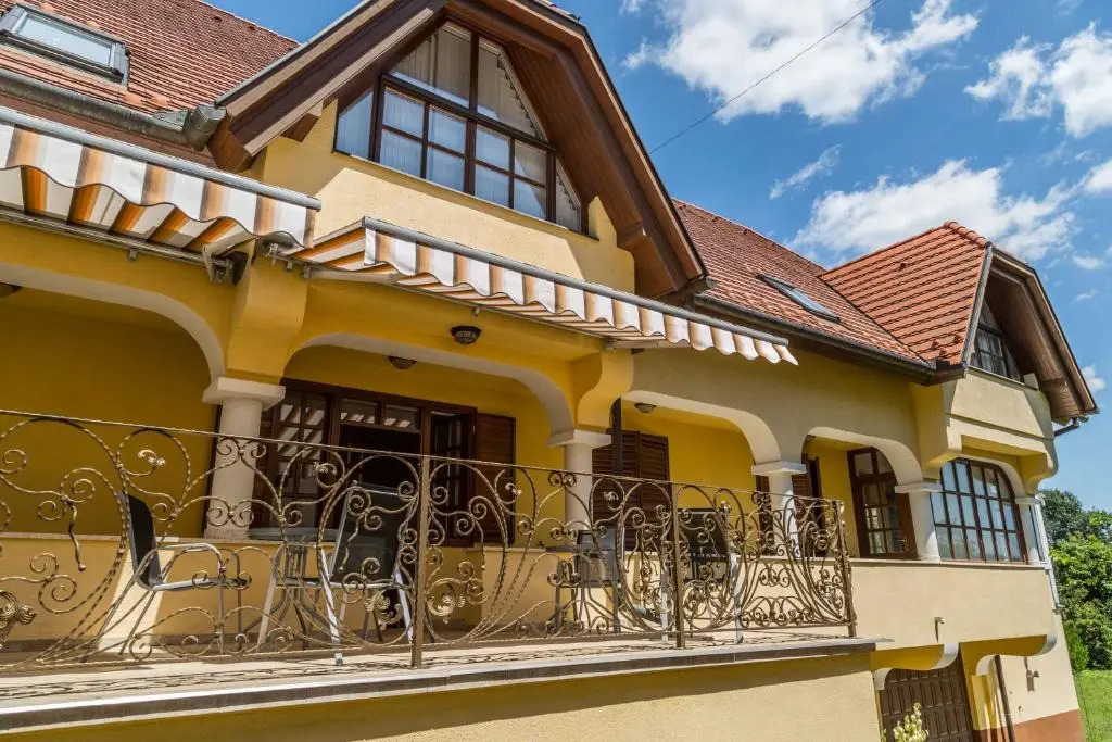 Arina Villa
