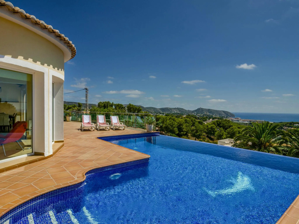 Coastal Villa With Pool