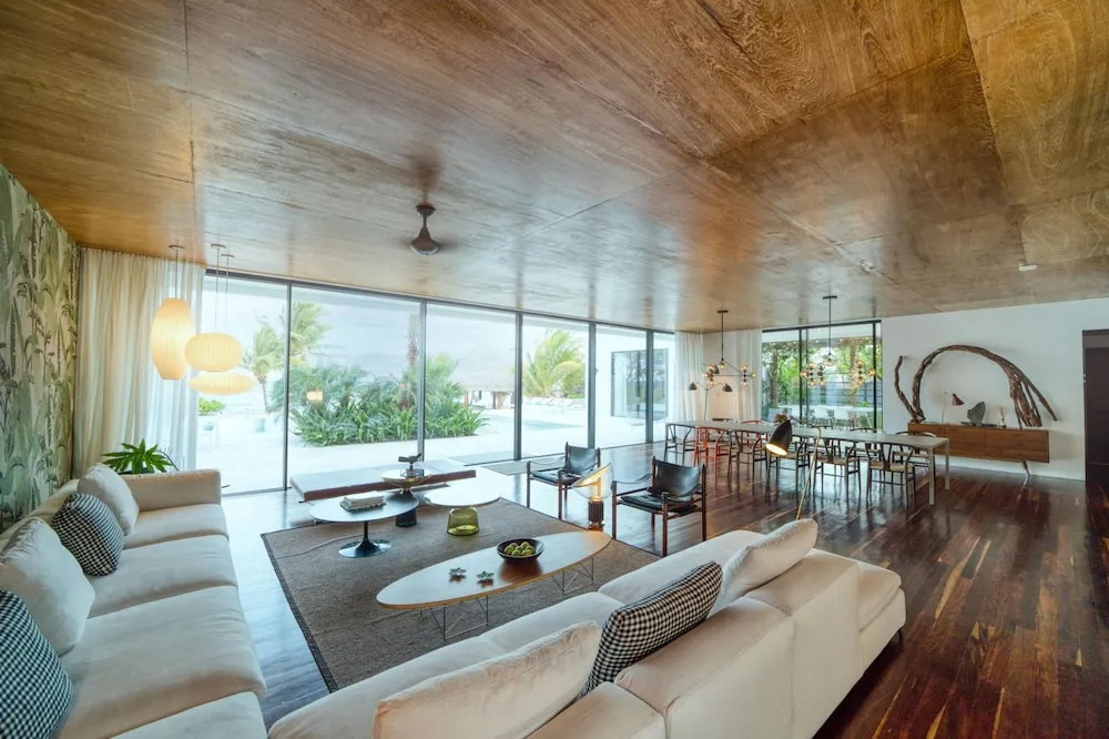 The Beach House - Upscale 5-bed Beachfront Villa w pool pier ocean views