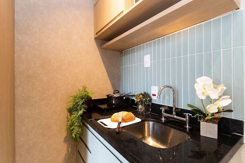 Apartamento moderno com piscina e AC
