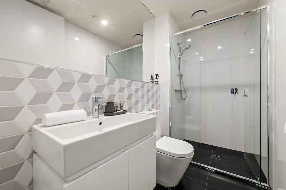 StayCentral - Hawthorn East - Study, 2 Car spaces