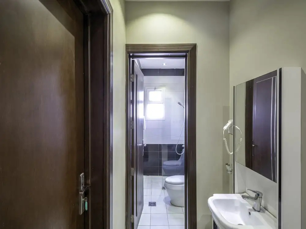OYO 160 Dotel Suites