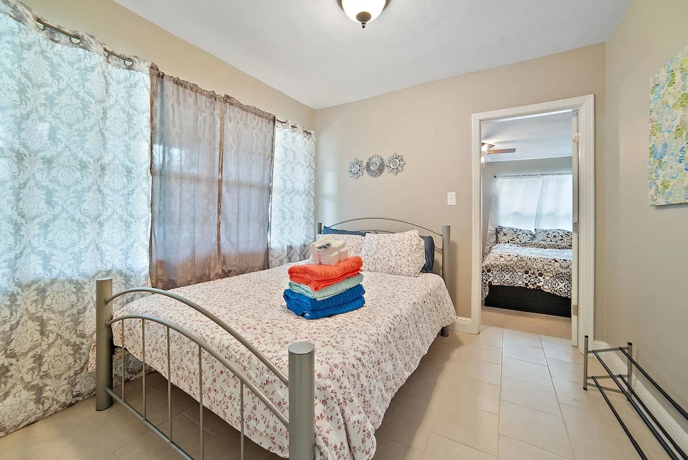 3BR House in Tampa by Tom Well IG - 3220