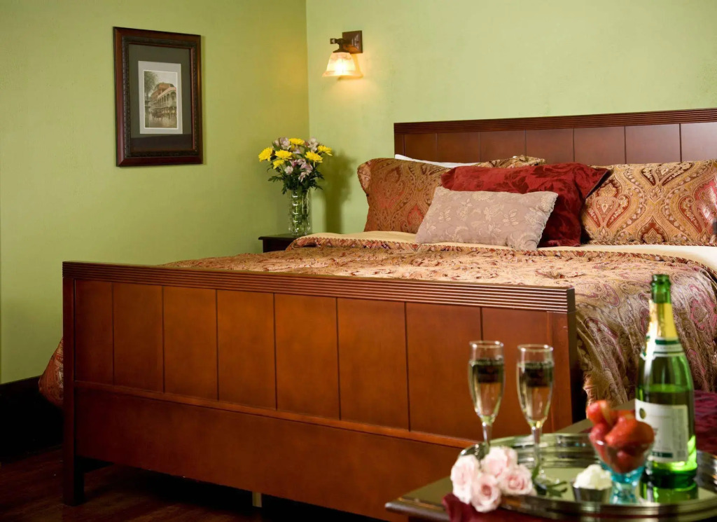 Hilltop Manor B&B