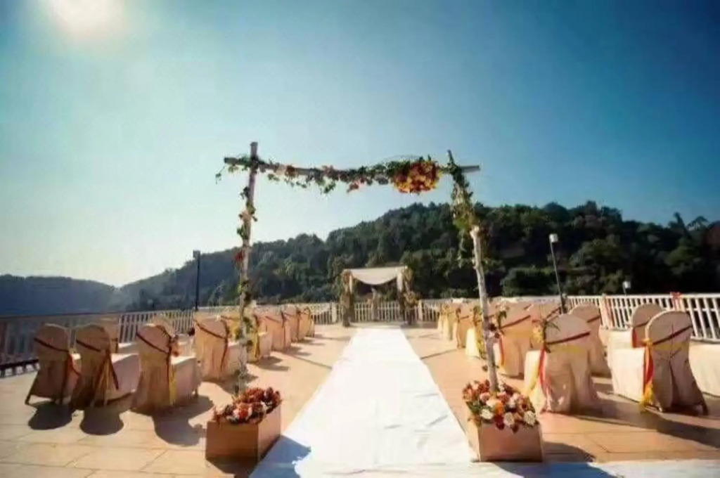 Qingfeng Gorge Resort Hotel