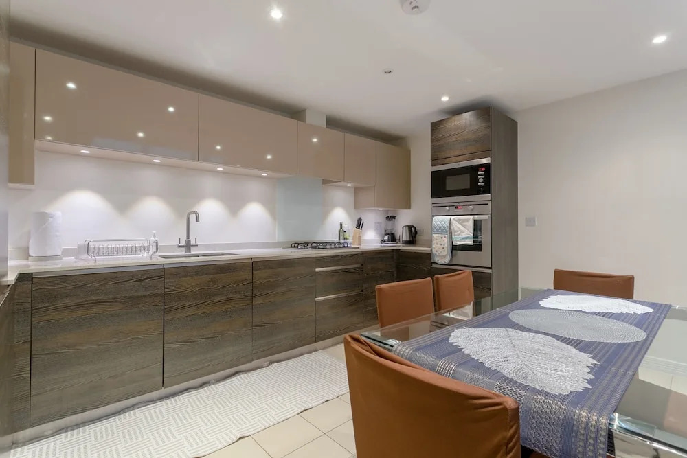2 Bed Townhouse in Shepherds Bush