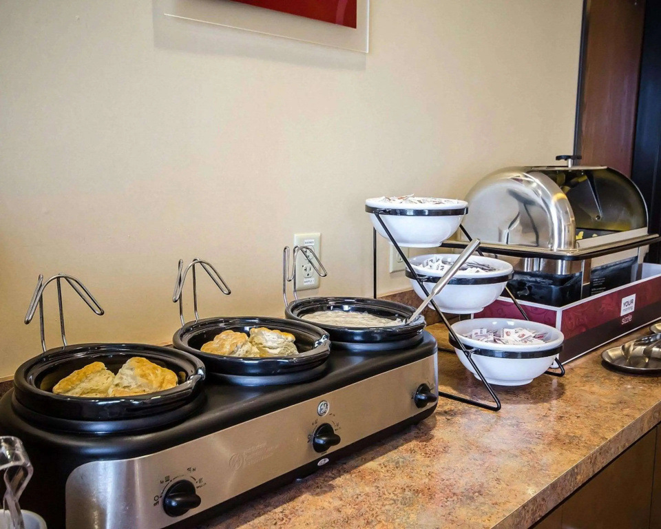 Quality Inn & Suites near Owensboro & Holiday World GOLD AWARD WINNER