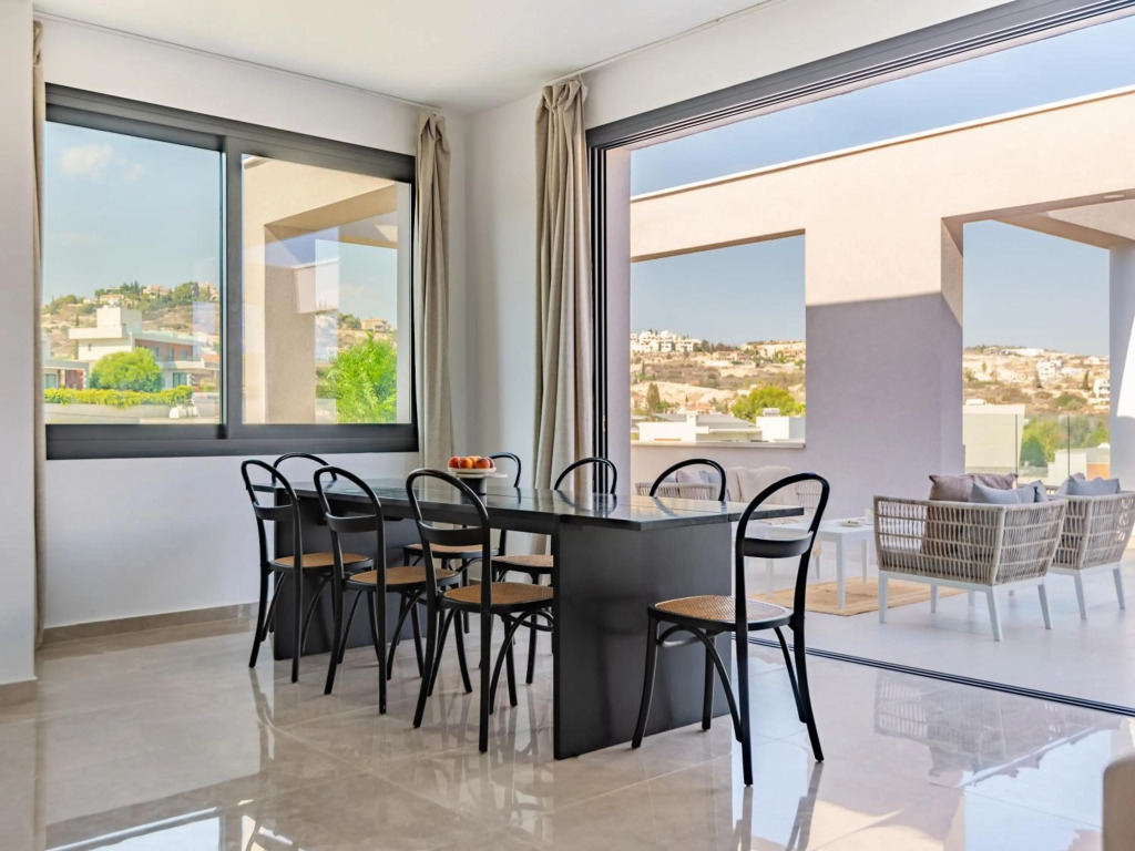 Sanders River Plaza, Smart 2 Bedroom Apartment With Terrace