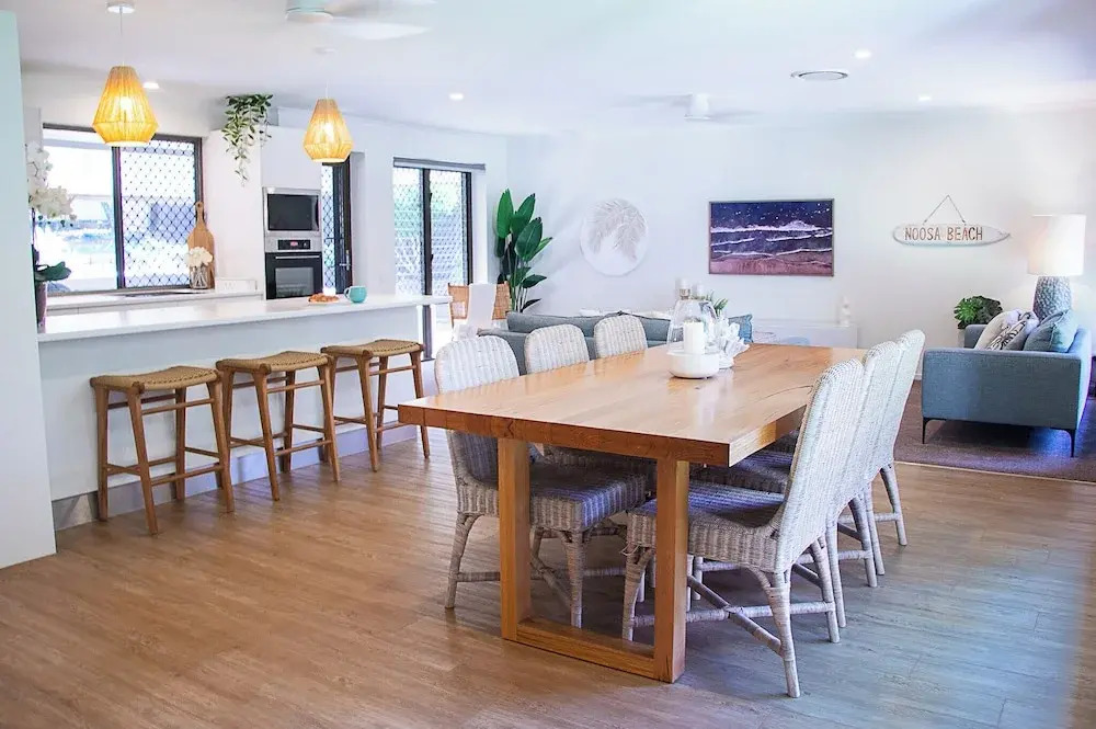 Endless Summer Beach Retreat-pet friendly, walk to shops