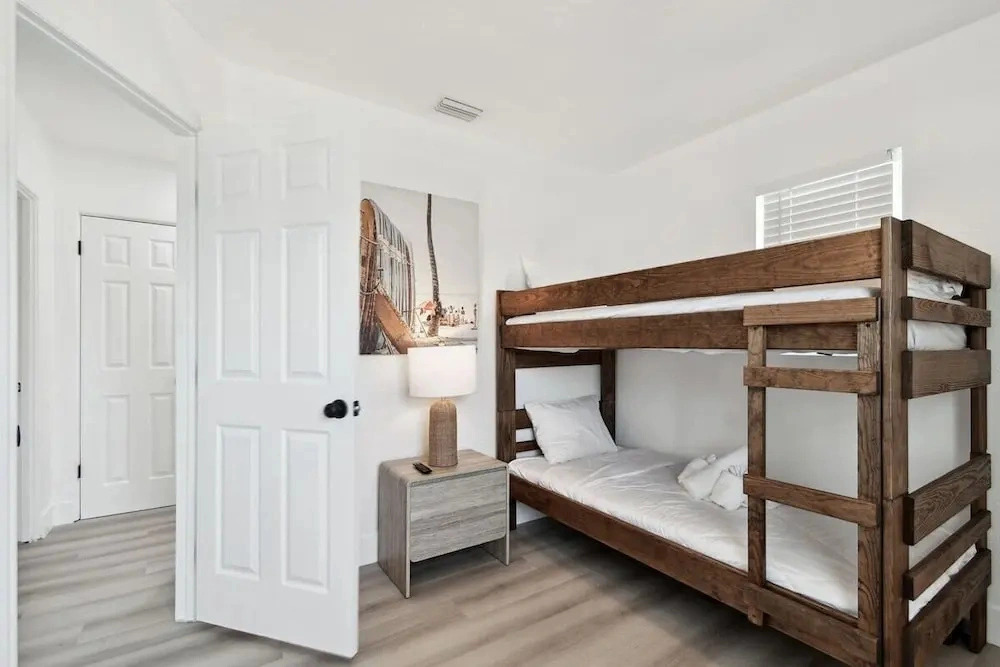 Stylish Treasure Island Getaway - 117 127th Ave E Unit 8