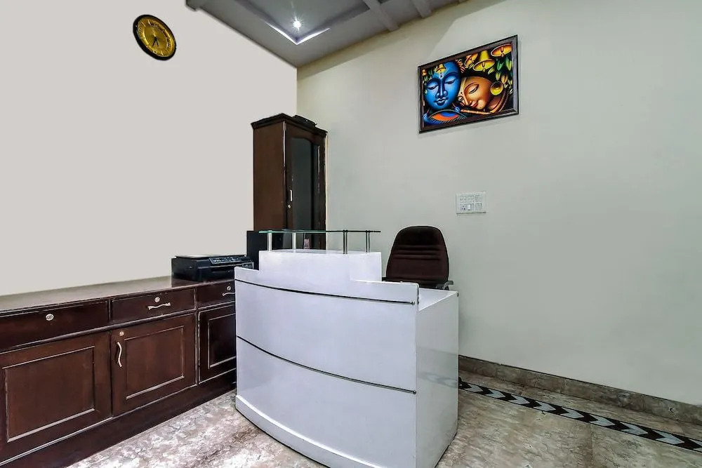 OYO 18831 Florence Residency