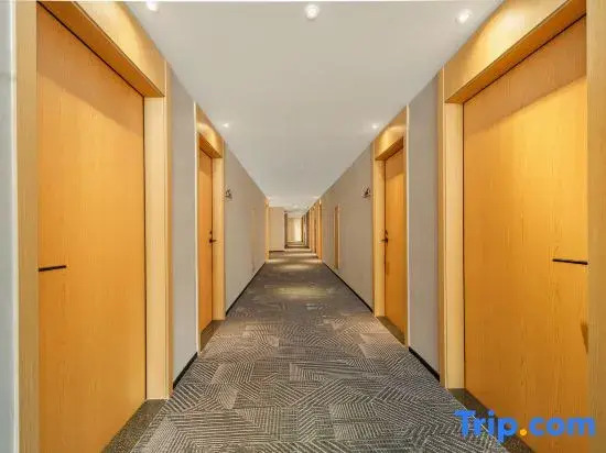 Qingting Business Hotel (Xinfeng High-speed Railway West Station Yingbin Avenue Branch)