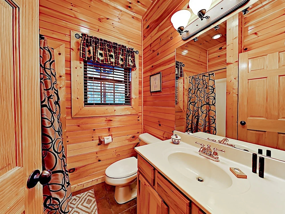New Listing! 2 Luxe Mountain S, Sleeps 24! 7 Bedroom Cabin