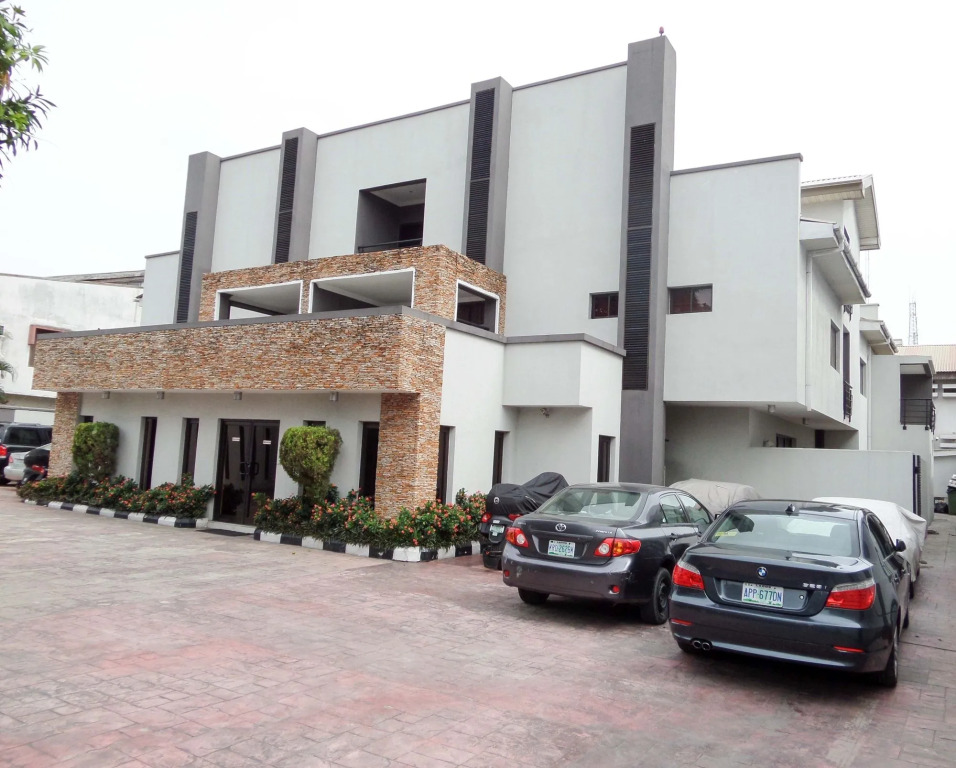 S & S Hotel & Suites