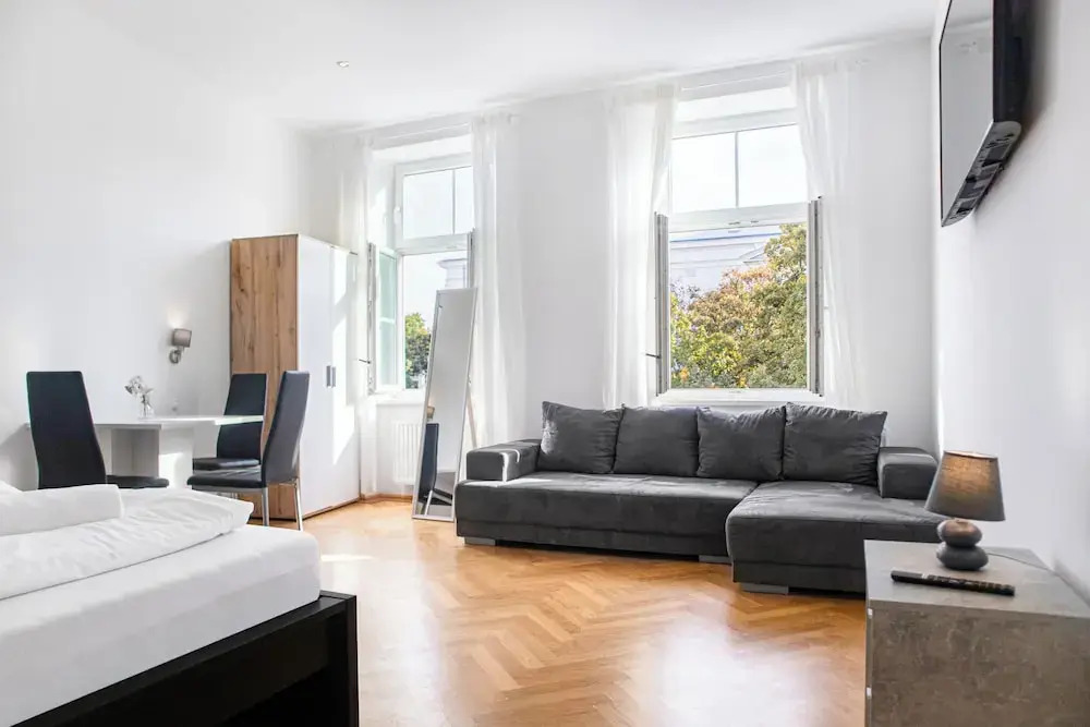 Spacious 7BR Apartment Hauptbahnhof