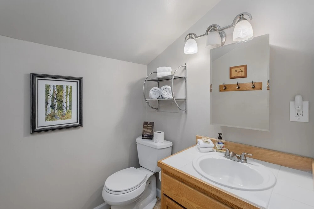 Alpine Lake Escape On Fish Lake 3 Bedroom Home by NW Comfy Cabins by RedAwning