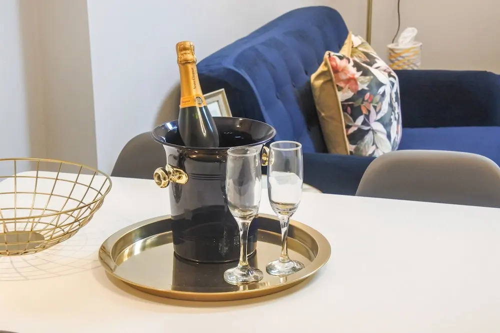 Saxon Rose Apartment