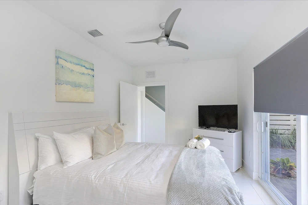 1387 N Ocean Townhouse - 4 Br townhouse by RedAwning