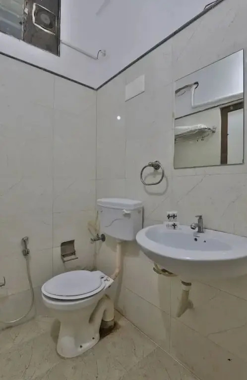 Knk Hotel by OYO Rooms