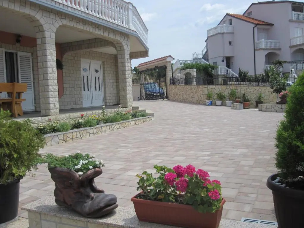Villa Lily