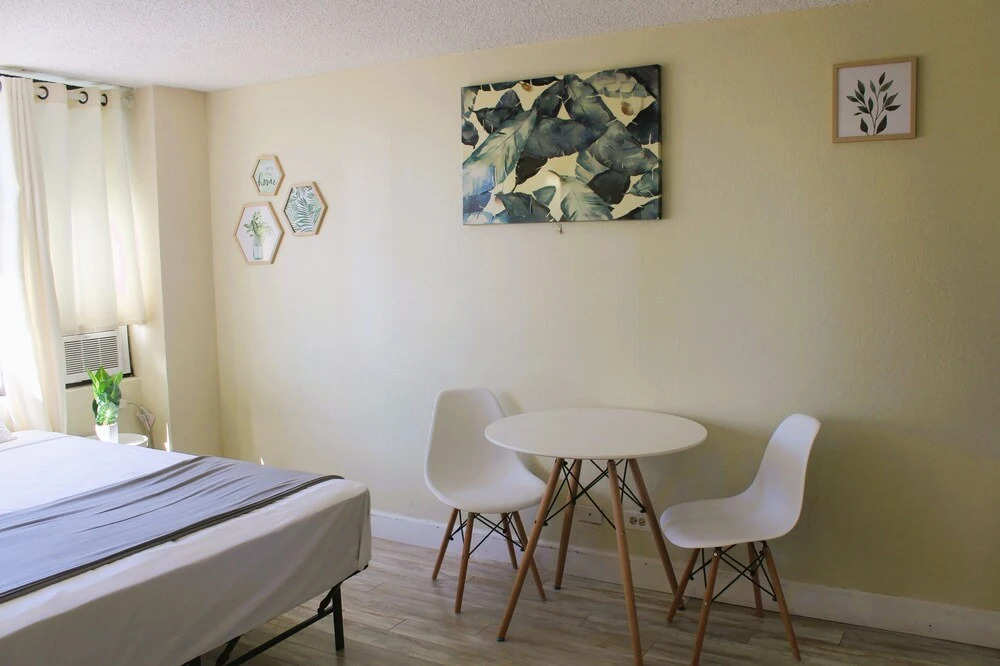 Hawaiian Monarch 1915 Condo by Redawning