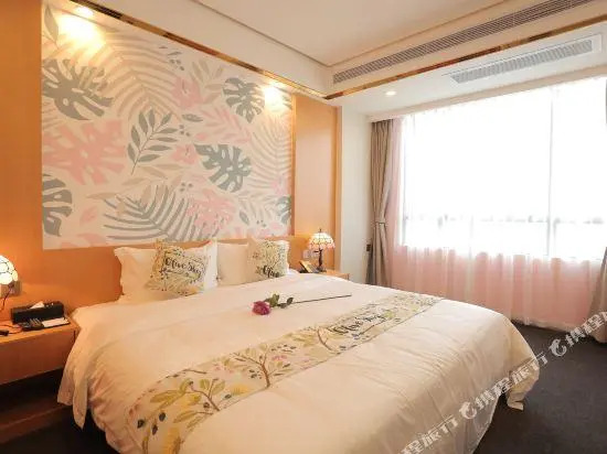 TheLouis PremierHotel