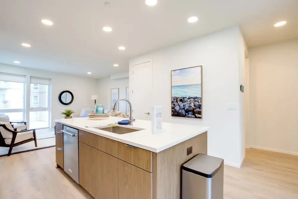 Luxe Seaside Vacation Rental: Walk Downtown!
