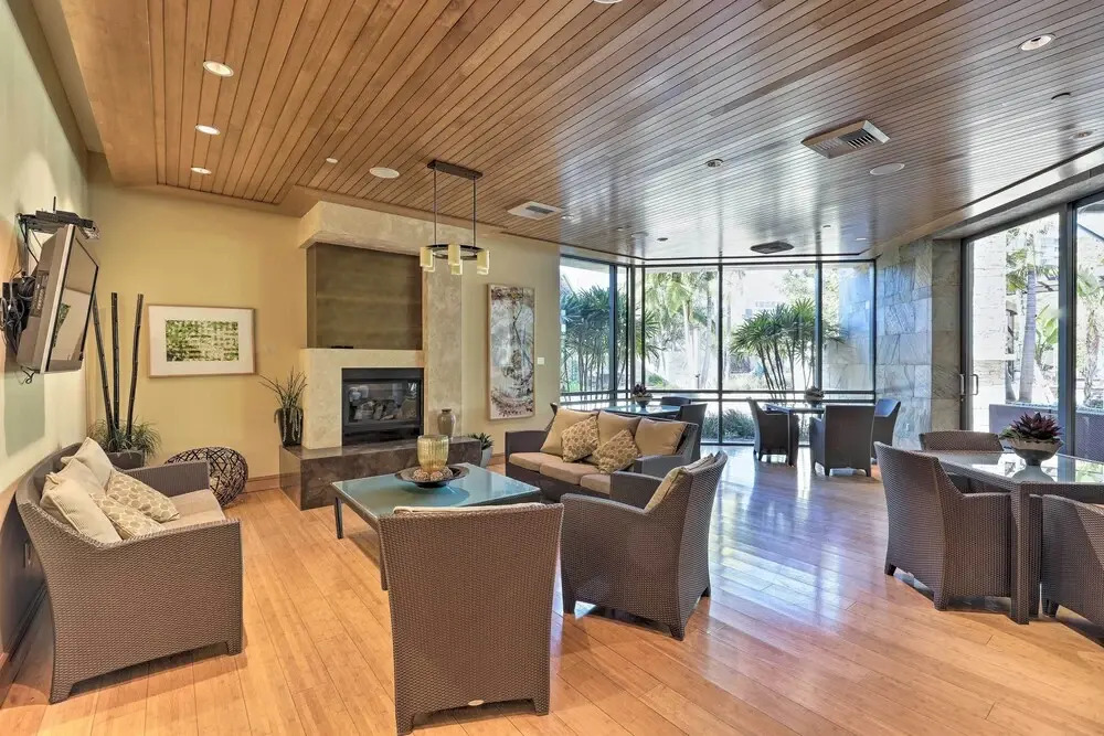 Modern Irvine Condo w/ Pool - 7 Mi to Beach!