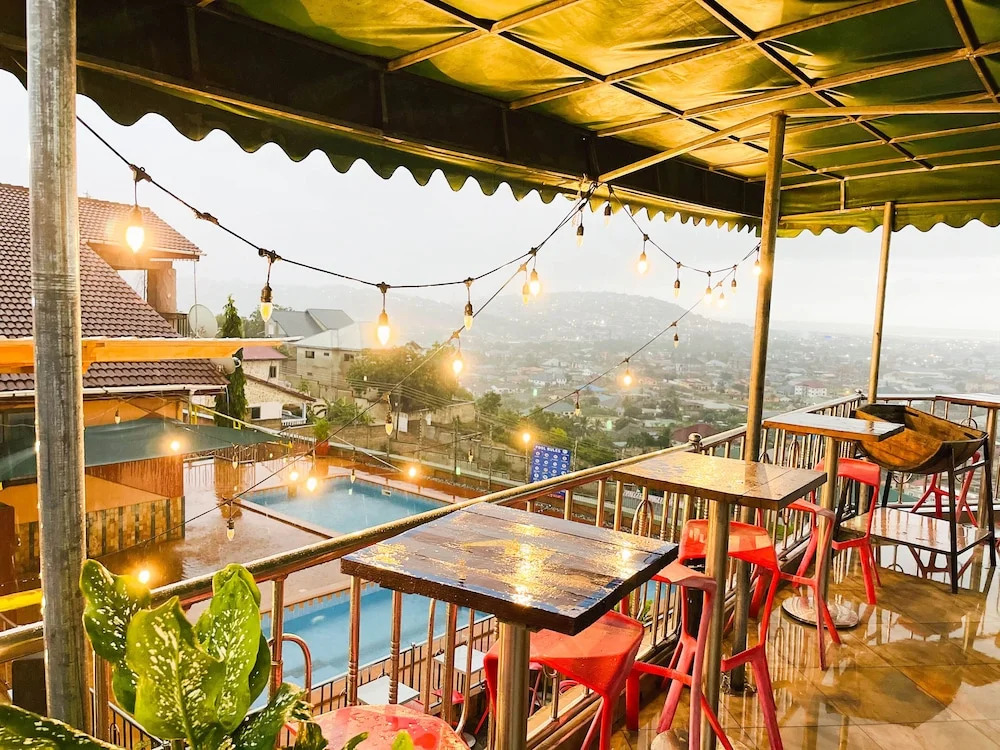 Triple Hill Hotel