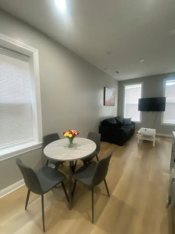 Stylish Apartment near Chicago Downtown