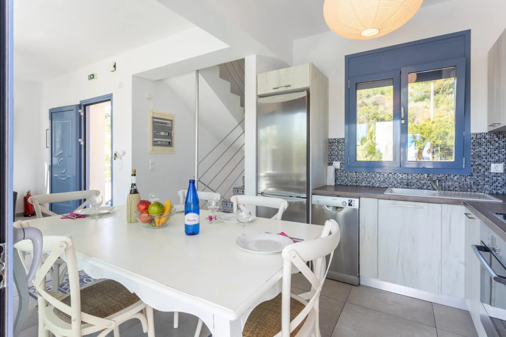 Villa Seahorse Large Private Pool Walk to Beach Sea Views A C Wifi Eco-friendly - 2639