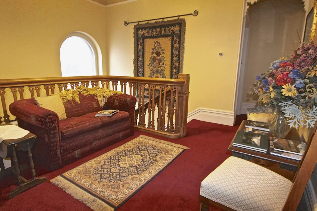 Bard House BB
