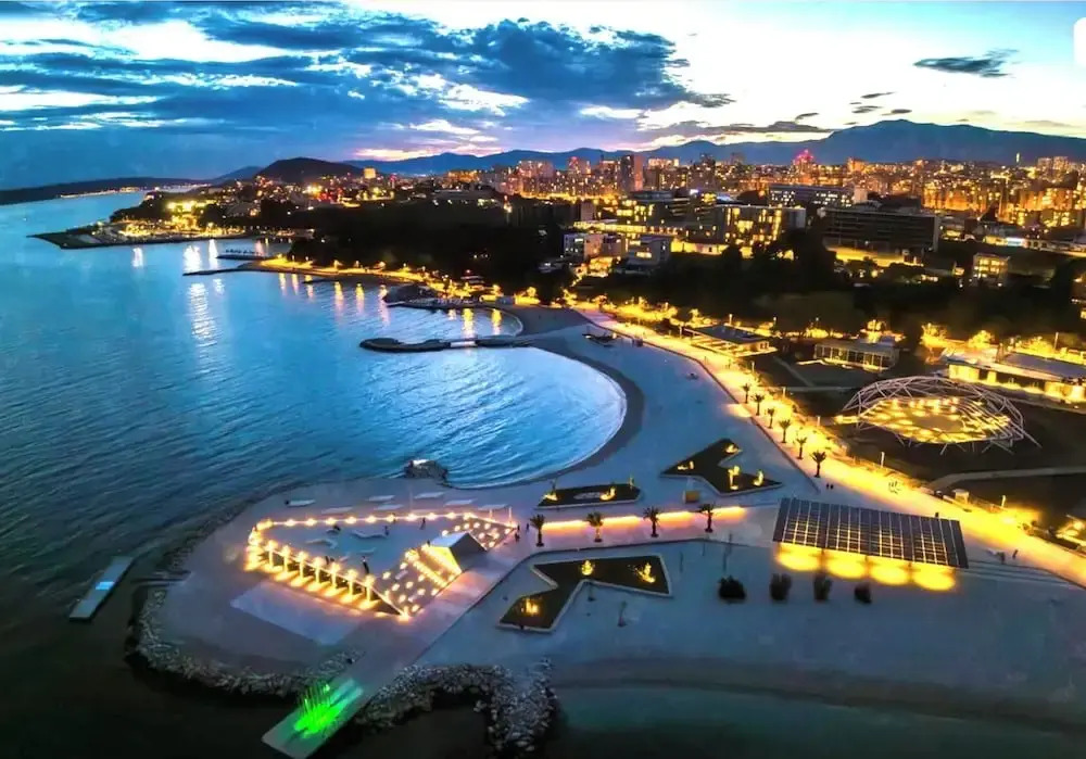 STELLAS BEACHFRONT