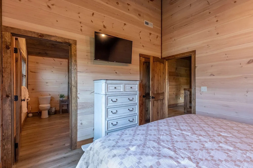 New Lux 4 King Suites Gamerm Hot Tub Views